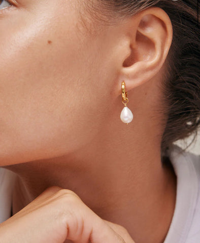 E324 chunky Hoop with pearl Earring